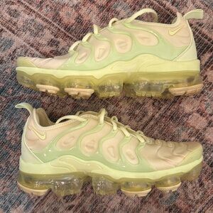 Nike Air VaporMax Plus - Barely‎ Volt Light Yellow/green DJ3023-700 size 8.5